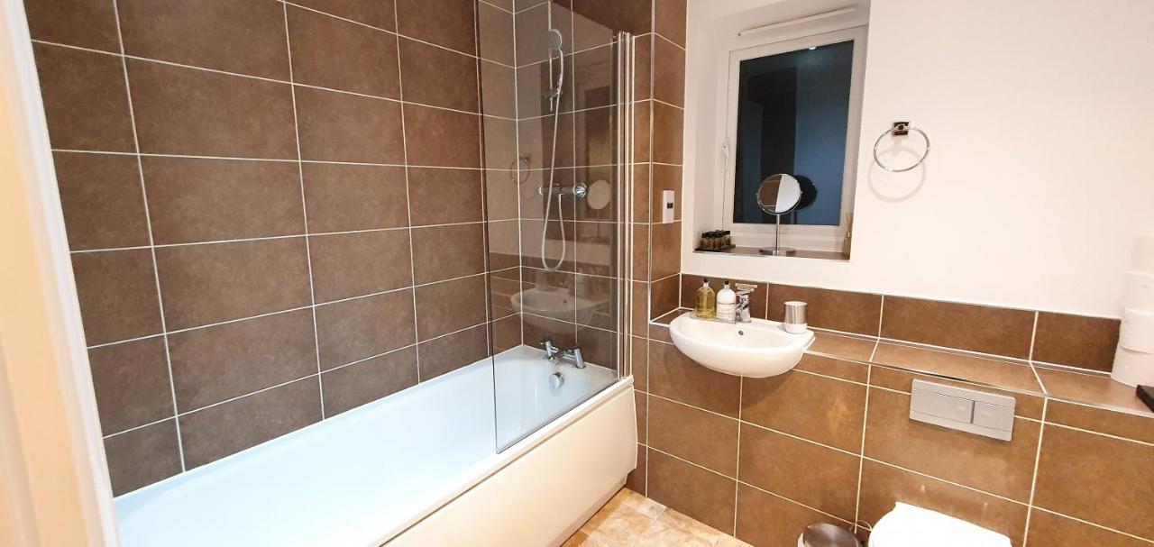Garland Modern Apartment, Dartford 1 With Parking Exterior photo
