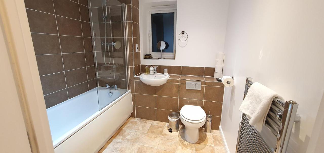 Garland Modern Apartment, Dartford 1 With Parking Exterior photo