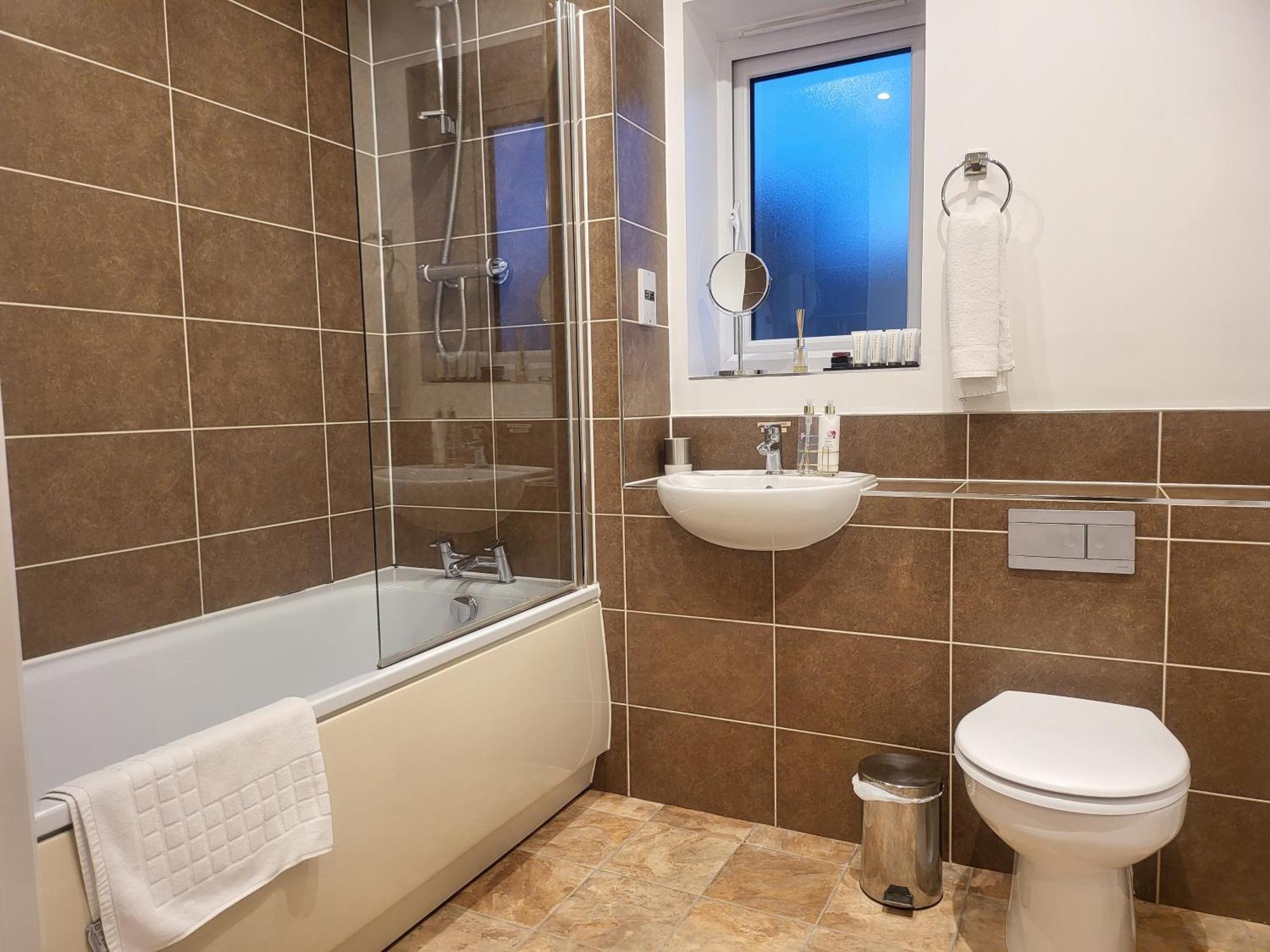 Garland Modern Apartment, Dartford 1 With Parking Exterior photo