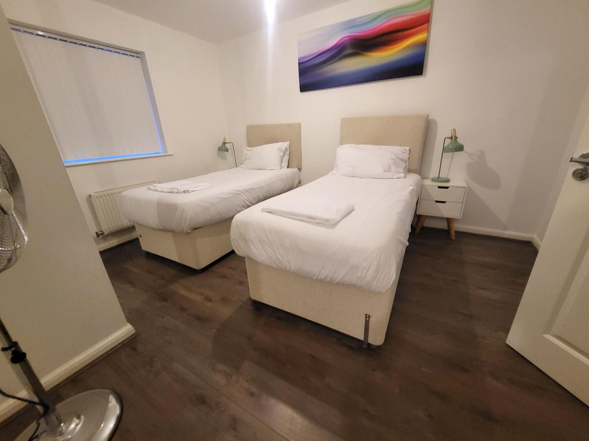 Garland Modern Apartment, Dartford 1 With Parking Exterior photo